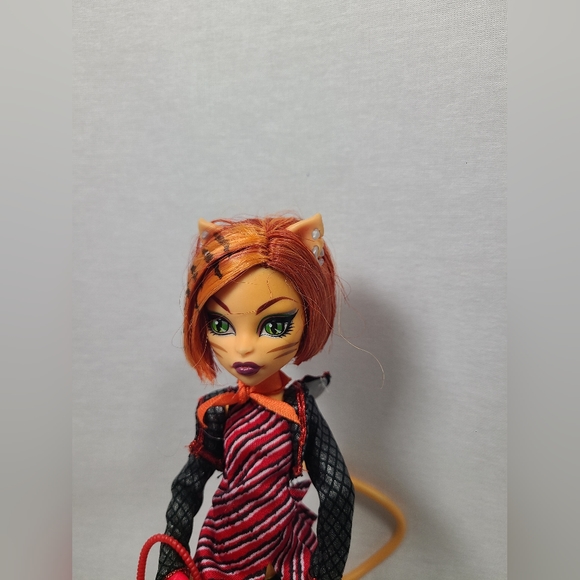 Monster High Toralei  Stripe First Wave With Purse, Journal, and Pet - Picture 3 of 5